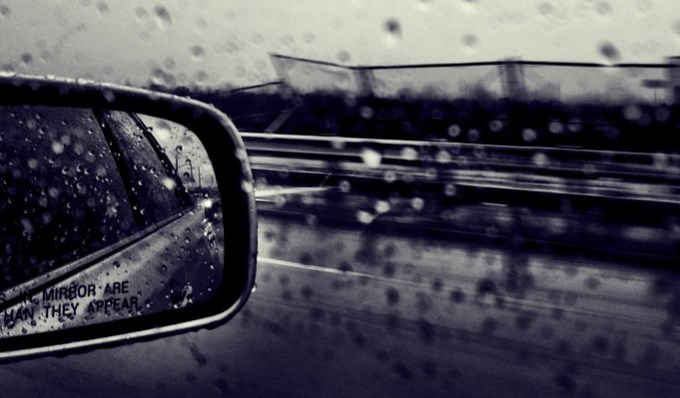 trânsito em dias de chuva